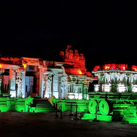 Hotel Varsha Hampi Exterior photo