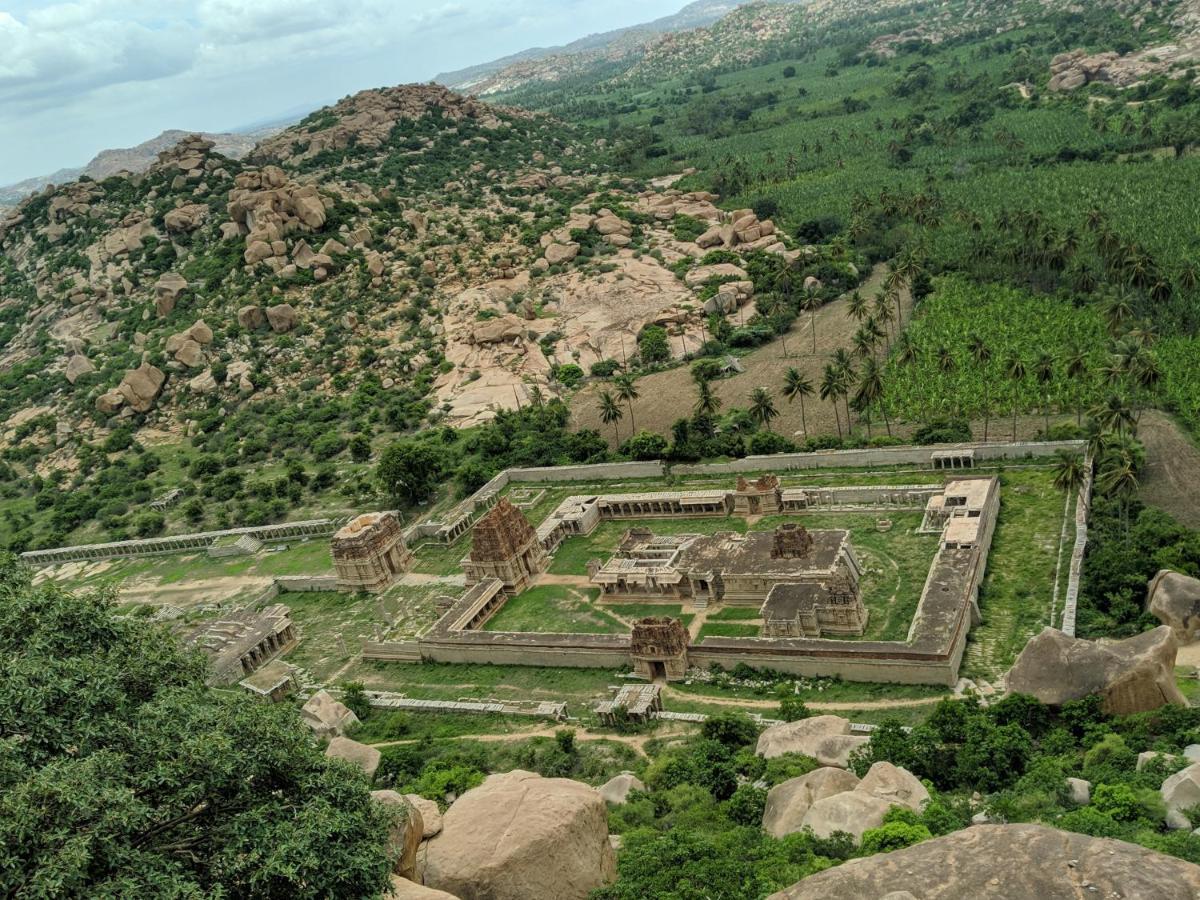 Hotel Varsha Hampi Exterior photo