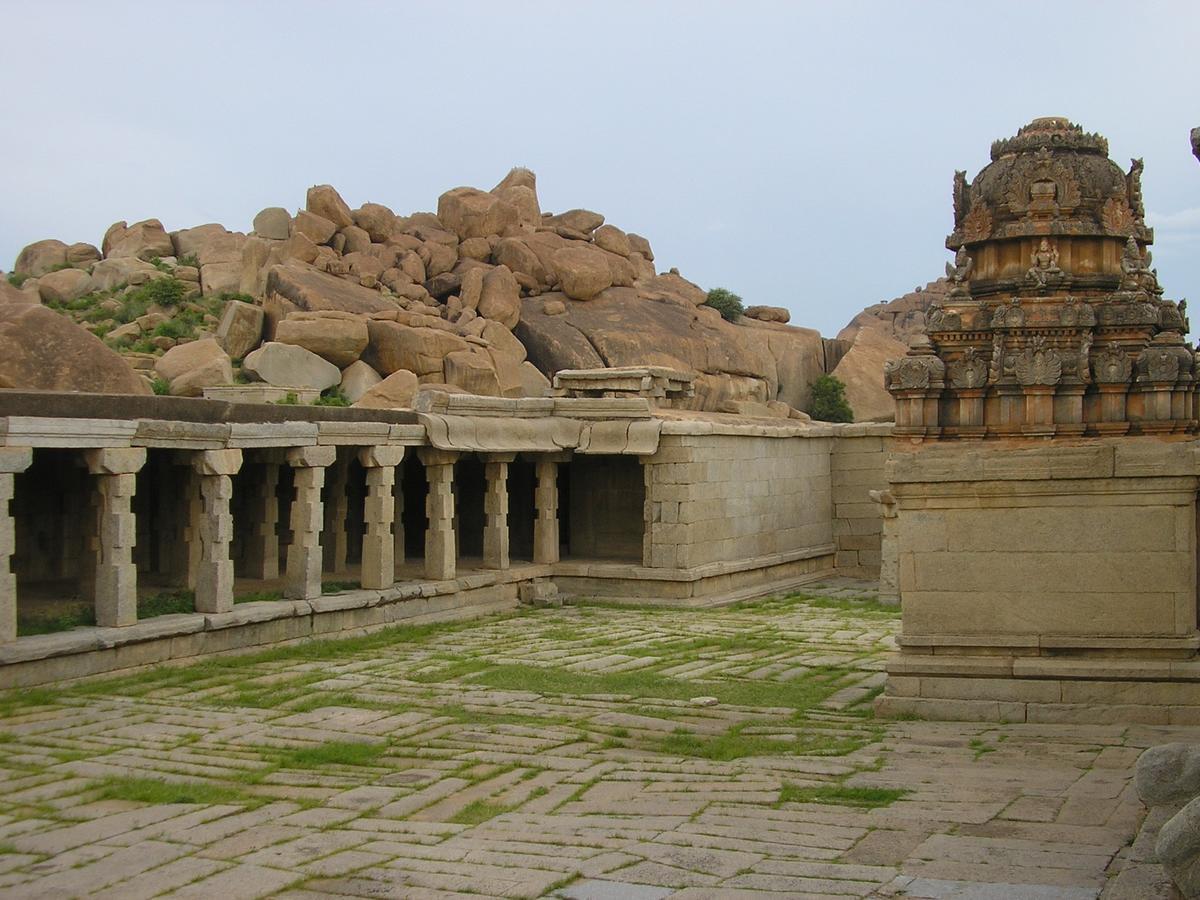 Hotel Varsha Hampi Exterior photo
